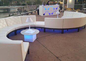TOTALLY Mod Quest Events Soft Seating Configuration Inverted S outdoor illum short table Event3 1
