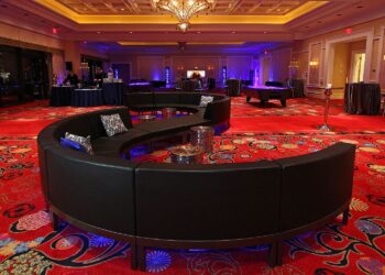 TOTALLY Mod Quest Events Soft Seating Configuration Reception Inverted S Event3